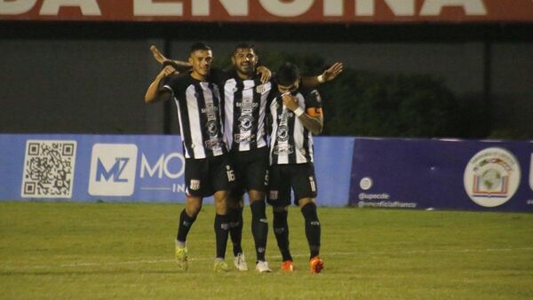 Santaní remontó en el Este y lidera en la Intermedia