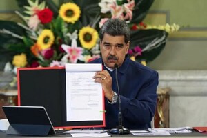 MADURO FIRMA UNA LEY PARA QUITAR BIENES A CORRUPTOS Y NARCOTRAFICANTES