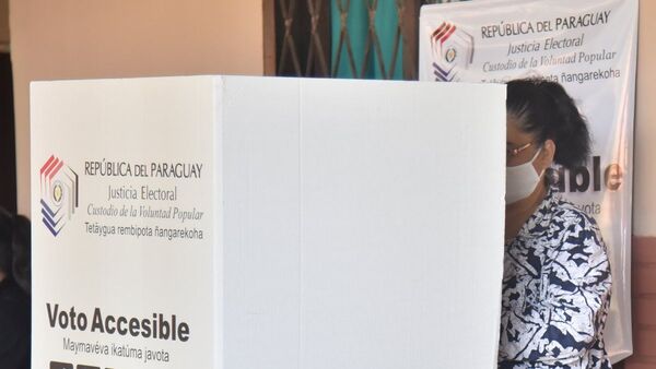 TSJE se desdice y advierte que no admite "copiatín" a la hora de votar