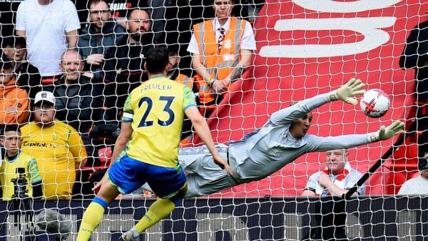 Keylor Navas complica la salvación del Forest