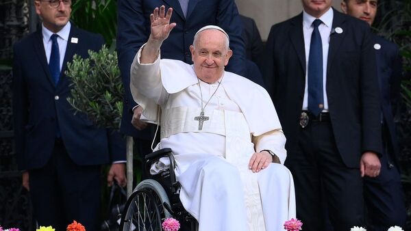 El Papa pide erradicar la "indiferencia" en encuentro con refugiados