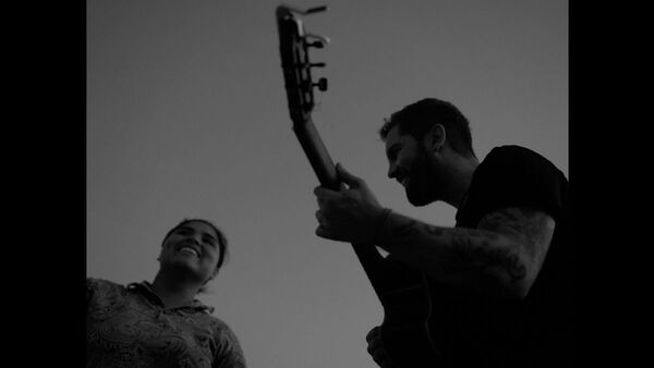La De Roberto presenta el video oficial de su segundo corte, una colaboración con Bianca Orqueda