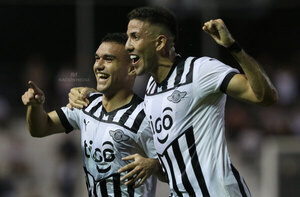 Versus / Libertad despacha a Nacional y vuelve a alejarse de Cerro Porteño