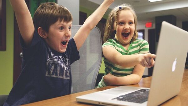 Uso excesivo de videojuegos y aparatos electrónicos cambia conducta en niños