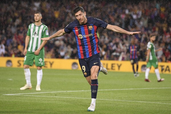 Diario HOY | El Barça resiste la presión del Real Madrid con otro paso hacia la corona