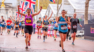 Diario HOY | Maratonista trans ofrece devolver su medalla tras superar a 14.000 mujeres en prueba femenina