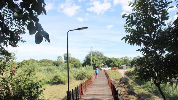 Ayoreos vencen el aislamiento mediante un puente ecológico