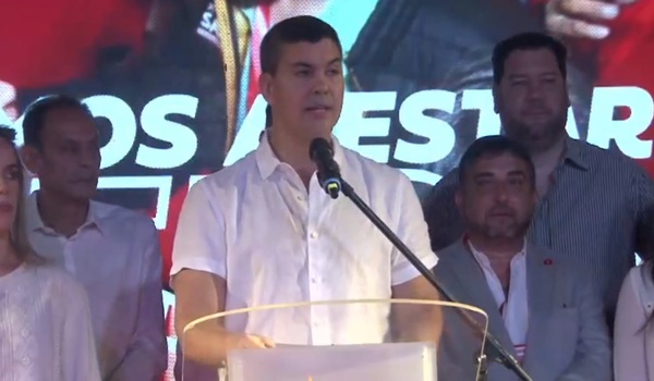 Santiago Peña: 'Definimos entre un Paraguay que impulse el bienestar económico o la improvisación'