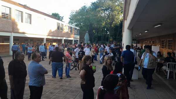 Tempraneros incidentes en algunos locales de votación - Megacadena — Últimas Noticias de Paraguay