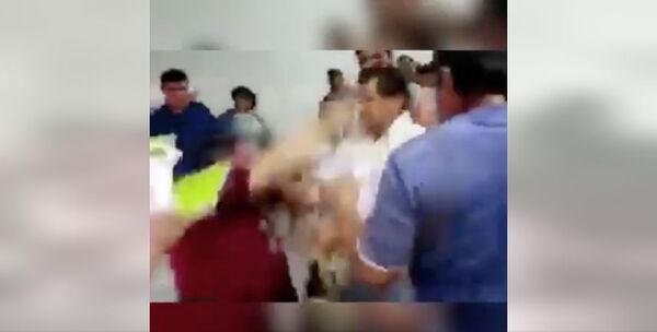 Diario HOY | VIDEO: Arrancan parte de la oreja de apoderado de la ANR en incidente en Sapucái