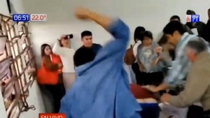Colorados violentan colegios electorales por ubicación de urnas - Noticias Paraguay
