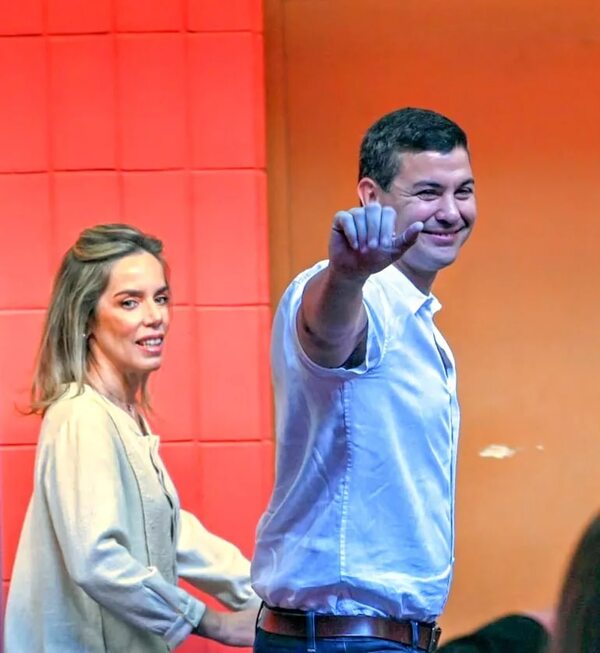Santiago Peña evita referirse a incidentes protagonizados por colorados - Política - ABC Color