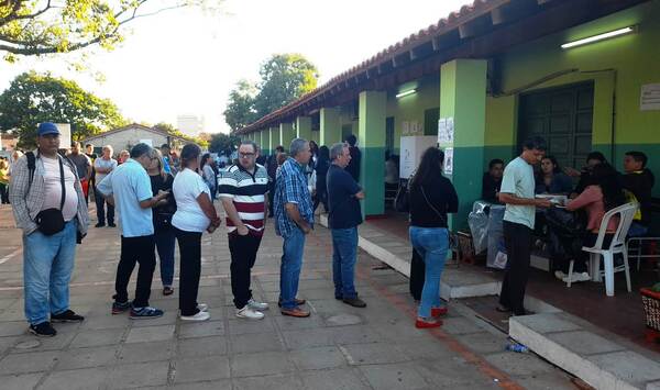 Gran concurrencia de electores en Luque •