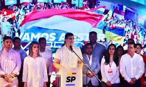Santiago Peña insta a paraguayos a votar