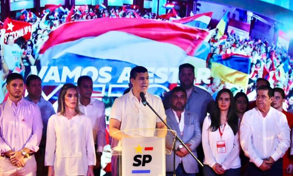Santiago Peña insta a paraguayos a votar