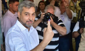Abdo vota y resalta el día histórico "para la democracia" - OviedoPress