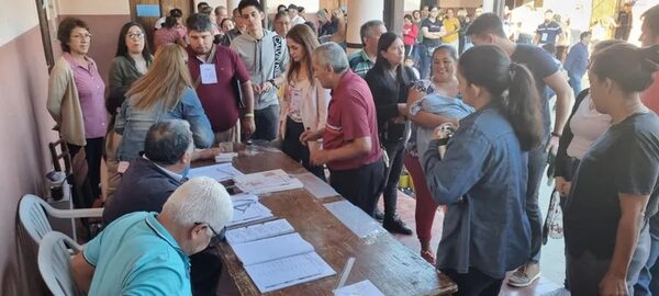 Elecciones Paraguay 2023: con algunos incidentes menores arrancó jornada electoral en la capital de Misiones - Política - ABC Color