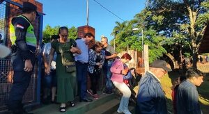 Electores llegan en masa a votar en Presidente Franco  - ABC en el Este - ABC Color