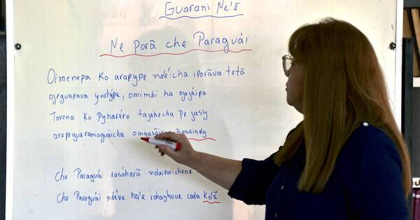 La Nación / El guaraní sobrevive como un árbol