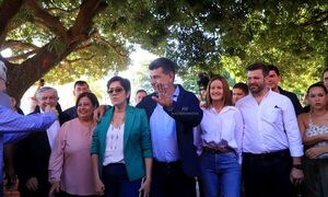 ¡Que argel! Alegre tras votar tapó al fotoski de Nación Media