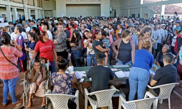 (GALERIA) ¡Que purete! Impresionante la cantidad de personas en los locales de votación