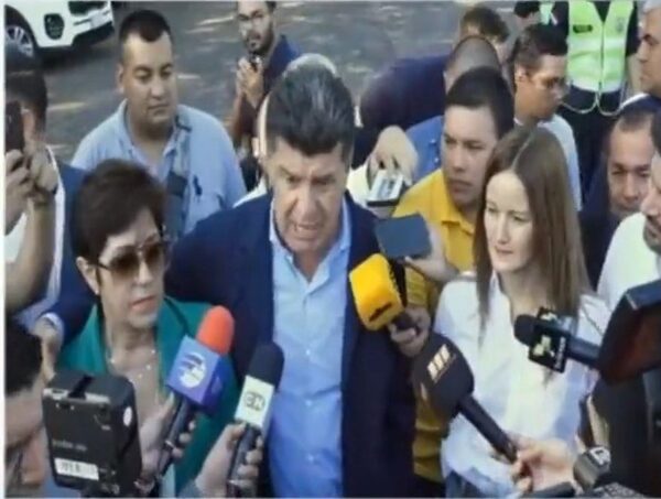Efraín Alegre denuncia secuestro de apoderados y Policía lo desmiente · Radio Monumental 1080 AM