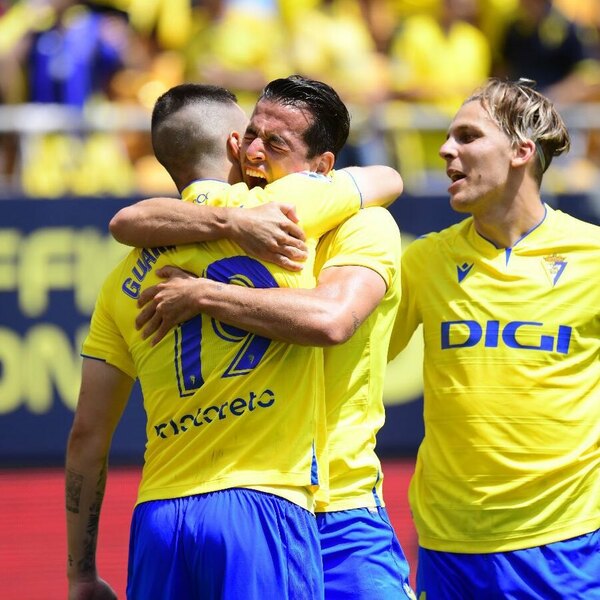 Versus / El Cádiz de Arzamendia gana un duelo directo ante Valencia y toma aire