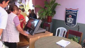 Tardan hasta 10 minutos para votar por no saber usar máquinas - Política - ABC Color
