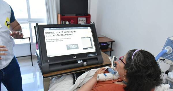 La Nación / Voto en casa se desarrolla con normalidad pese a demoras en instalación de mesas
