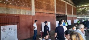 Opositores denuncian que colorados aprovechan voto asistido para inducir al voto - Política - ABC Color