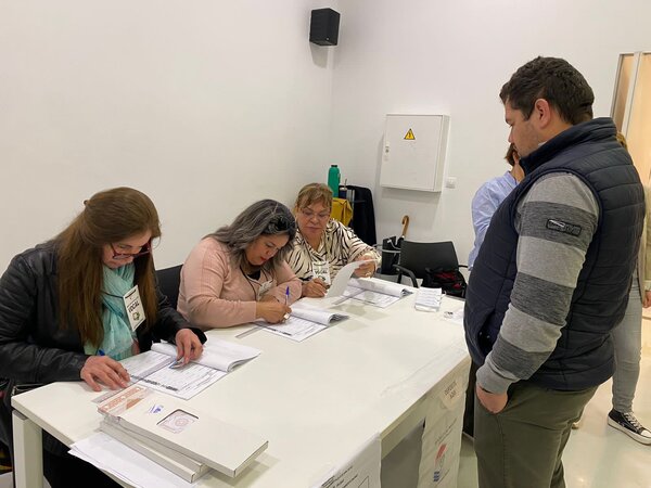 ELECCIONES 2023: PARAGUAYOS RESIDENTES EN EL EXTRANJERO YA ACUDEN A VOTAR - Itapúa Noticias