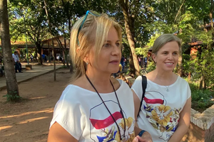Hijas de Óscar Denis recordaron a su padre en local de votación - Noticiero Paraguay