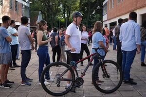 ¡A votar en bicicleta! Se llega más rápido y sin embotellamientos - Política - ABC Color