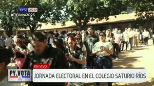 Electores esperan más de tres horas para votar en San Lorenzo