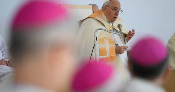 La Nación / El papa Francisco llama a abrir las puertas a los migrantes