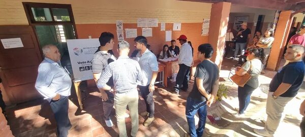 Villa Florida: Denuncian agresiones físicas e impedimentos para votar - Política - ABC Color