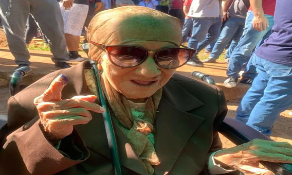 Abuela no vidente de 97 años insta a jóvenes a ejercer su derecho al voto - OviedoPress