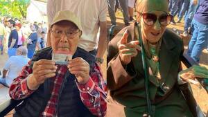 Abuelitos de 101 y 97 años dieron lección de civismo