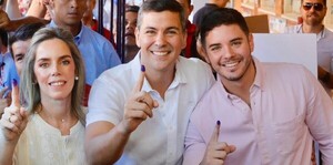 “Anhelo ser parte de una generación que pueda consolidar la democracia en el Paraguay”, afirmó Santiago Peña - trece