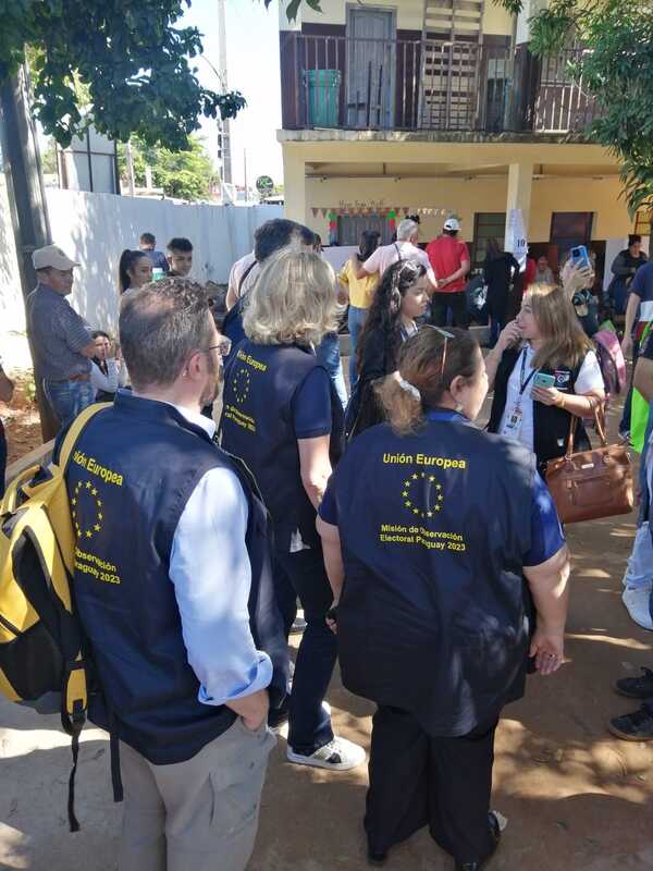 Observadores electorales visitan locales y destacan tranquilidad en el Este - ADN Digital