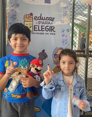 Destacada participación de niños y niñas en elecciones simbólicas - .::Agencia IP::.