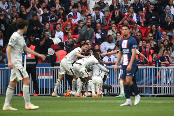 Versus / El líder París Saint-Germain cayó en su casa ante el Lorient por la liga de Francia