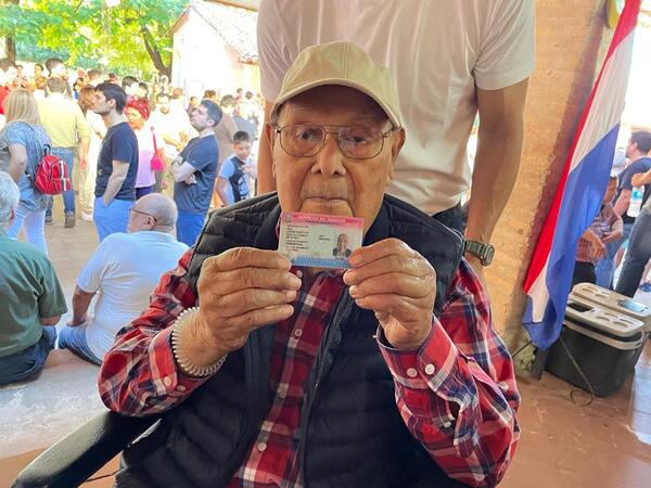Abuelito de 101 años cumplió con el deber cívico - Unicanal