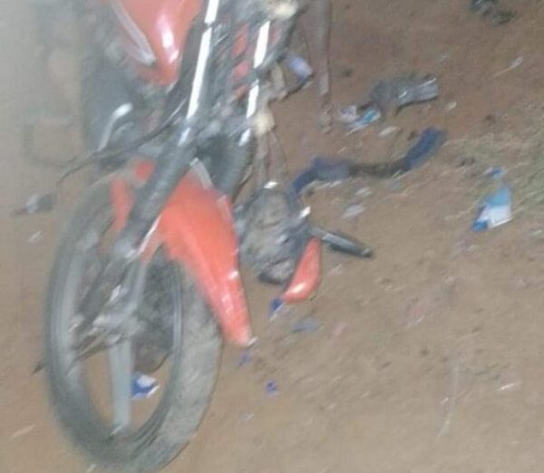 Choque entre motocicletas deja heridos