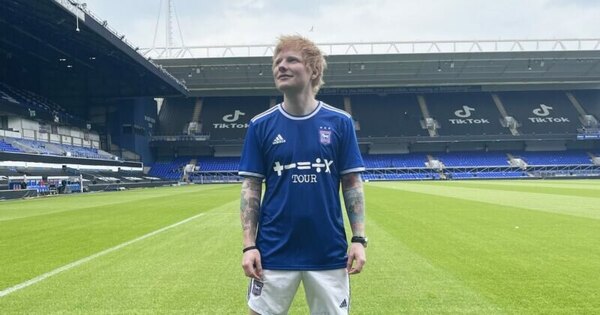 Versus / El festejo de Ed Sheeran por el ascenso de su equipo a segunda división de Inglaterra