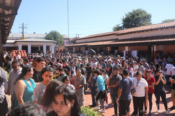 Diario HOY | Elecciones 2023: reportan masiva concurrencia en locales de votación