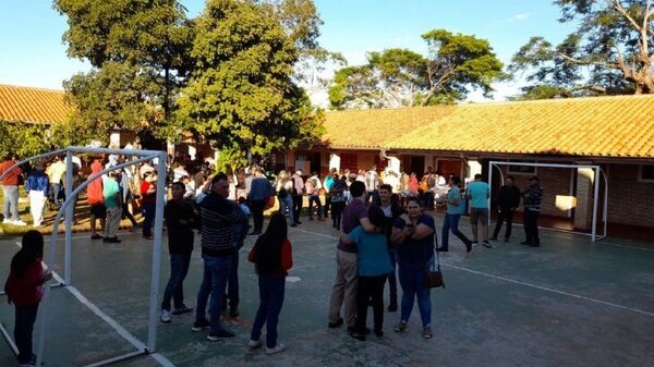 Anulan voto de ciudadano que sacó su celular y filmó su votación - Radio Imperio