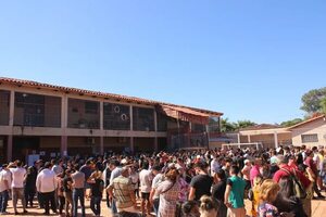 Caacupé: denuncian inducción al voto y quejas por larga espera para sufragar  - Política - ABC Color