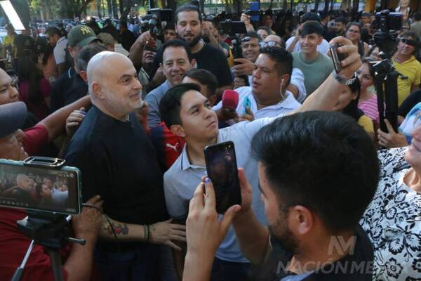 “Payo” se fue a votar sobre la hora y he’i que después se va a tomar una gaseosa mientras “chismosea”