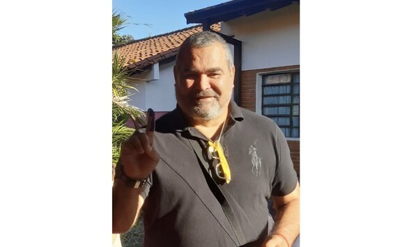 Chilavert vota como candidato a la presidencia en Paraguay lejos de los focos - Revista PLUS